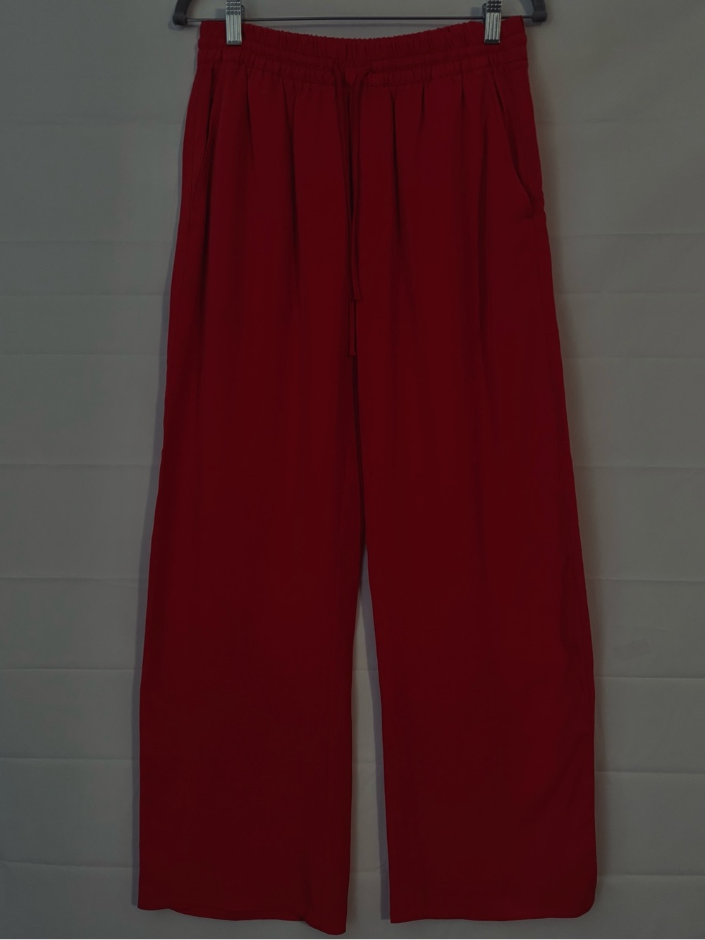 Zara Women’s Drawstring Wide-Leg Pants - Red
Size M. NWOT
